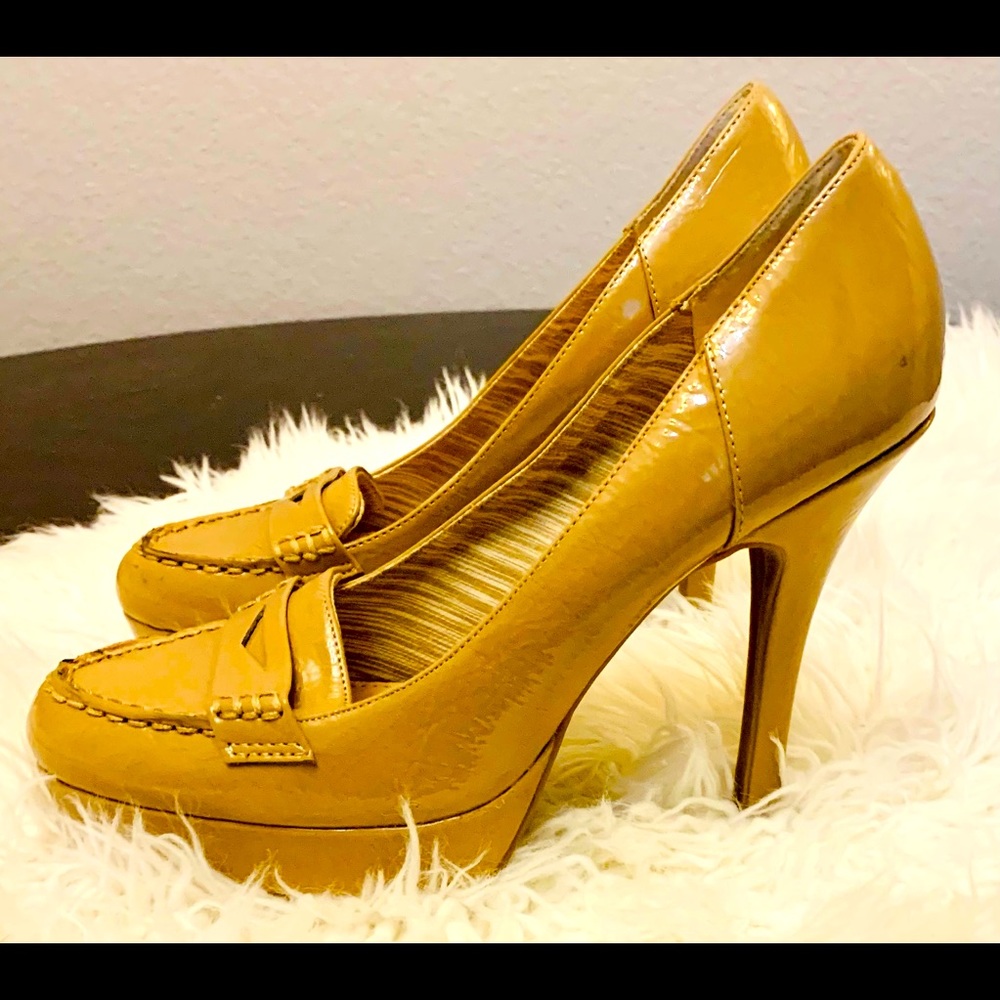 Nine & Co. tan high heeled loafers size 8M💕